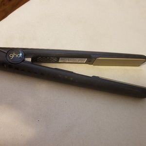 GHD Straightener